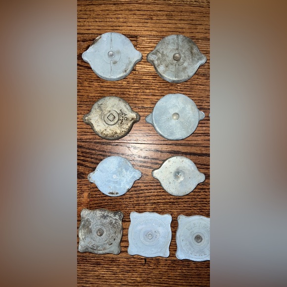 Vintage radiator caps - Picture 2 of 8